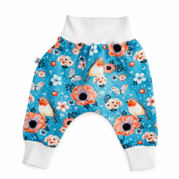 Vögeln, Schmetterlingen und Blumen