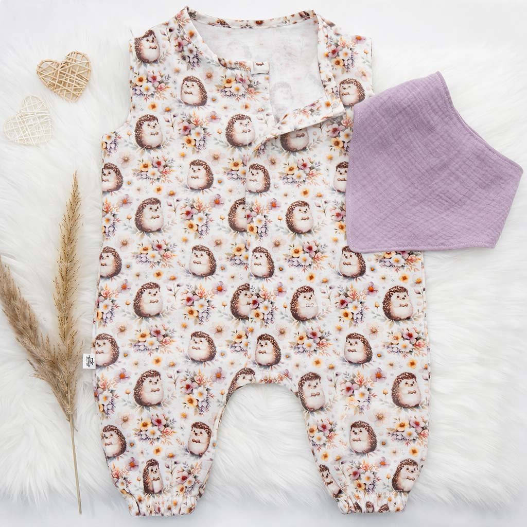 Sommer Strampler Set aus Musselin mit Halstuch – Igel & Blumen