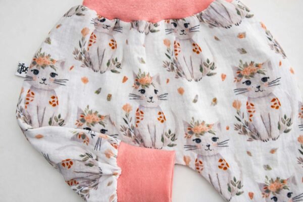 Kätzchen Pumphose aus Musselin mit Kätzchen